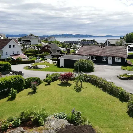 Family House Close To The Mosterhamn