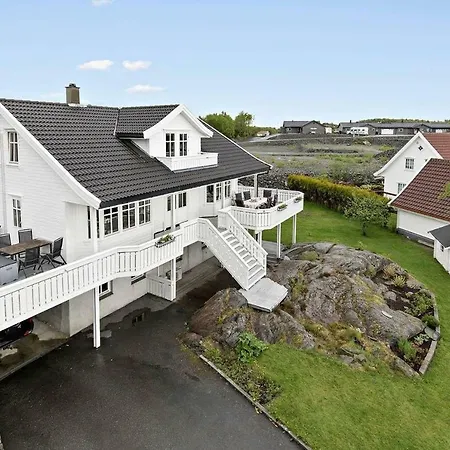 בית נופש Family House Close To The Mosterhamn